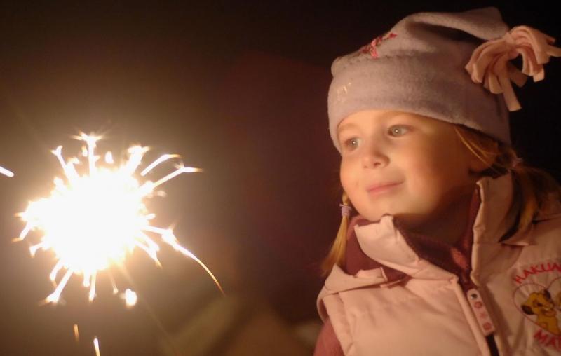 Ура, каникулы! Пиротехника, которую можно запускать с детьми - Темрюк | temryuk.salutsklad.ru